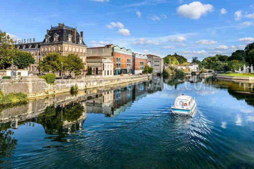 Maison Cosy Avec Parking Gratuit Jarnac Luaran gambar
